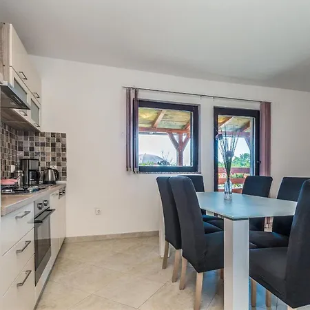 Vila Cozy Sejdi With Private Pool In By Wiibuk Pula