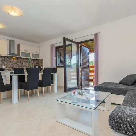 Cozy Sejdi With Private Pool In By Wiibuk