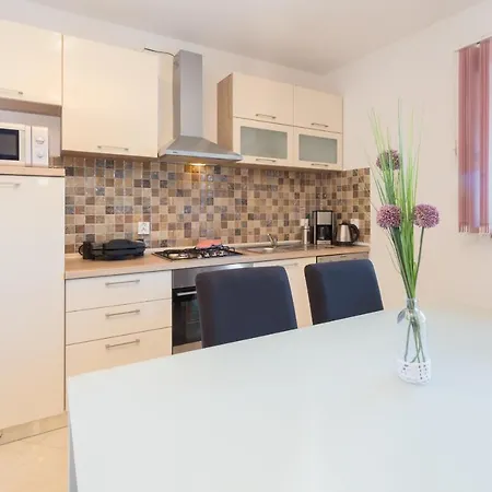 Cozy Sejdi With Private Pool In By Wiibuk Pula