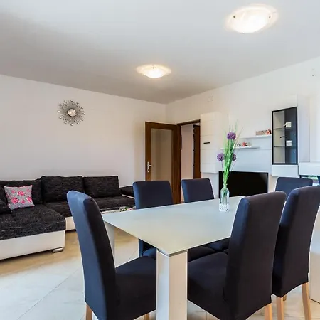 Cozy Sejdi With Private Pool In By Wiibuk Villa Pula