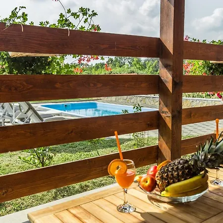 Cozy Sejdi With Private Pool In By Wiibuk * 풀라