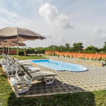 빌라 Cozy Sejdi With Private Pool In By Wiibuk *