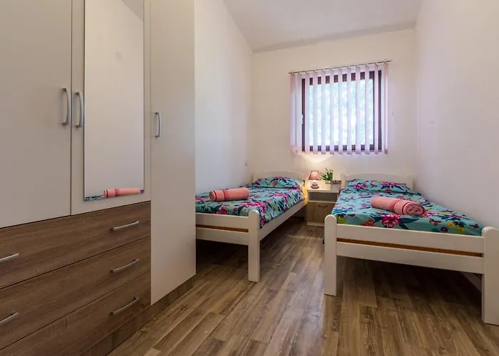 Cozy Sejdi With Private Pool In By Wiibuk * Pula