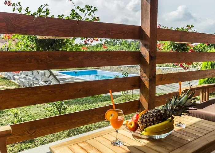 Cozy Sejdi With Private Pool In By Wiibuk * 普拉