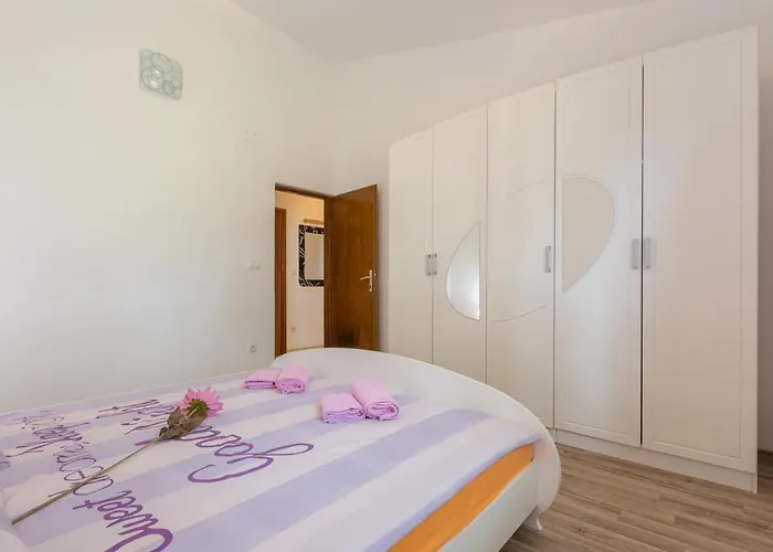 Villa Cozy Sejdi With Private Pool In By Wiibuk Pula