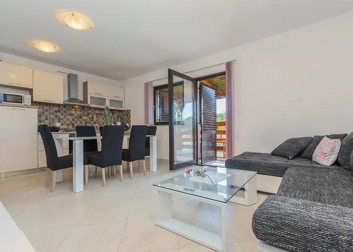 Cozy Sejdi With Private Pool In By Wiibuk