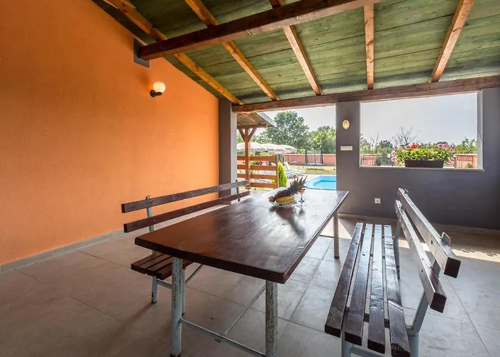 Cozy Sejdi With Private Pool In By Wiibuk *