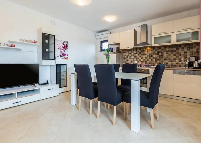 Cozy Sejdi With Private Pool In By Wiibuk * Pula