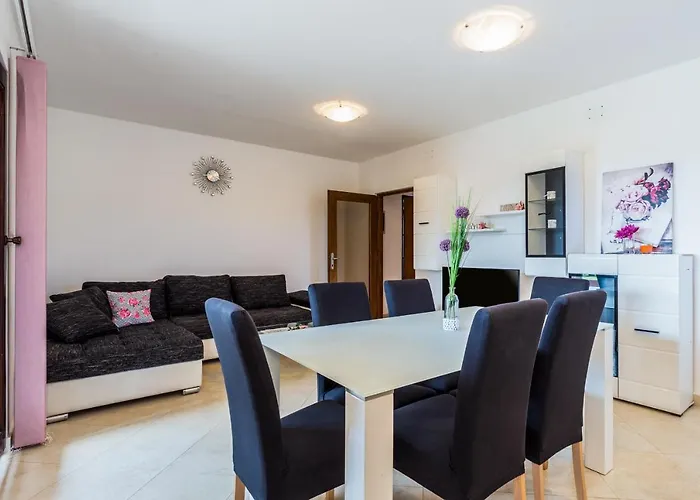 Cozy Sejdi With Private Pool In By Wiibuk Villa Pula