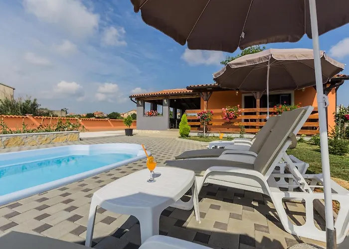 别墅 Cozy Sejdi With Private Pool In By Wiibuk *