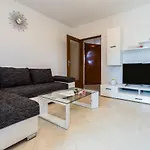 Cozy Sejdi With Private Pool In By Wiibuk Pula