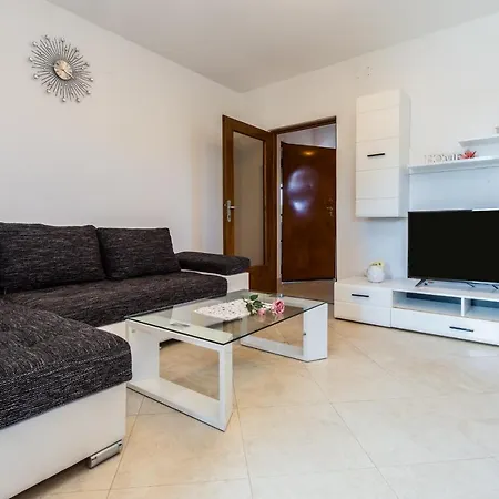 Cozy Sejdi With Private Pool In By Wiibuk Πούλα